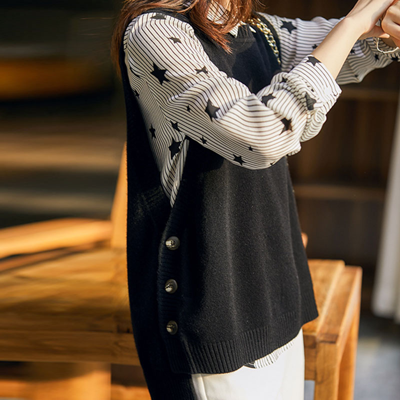 シンプルでおしゃれなレディースニットベスト