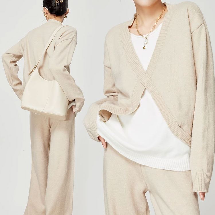 カシミヤ100％ニットセットアップ