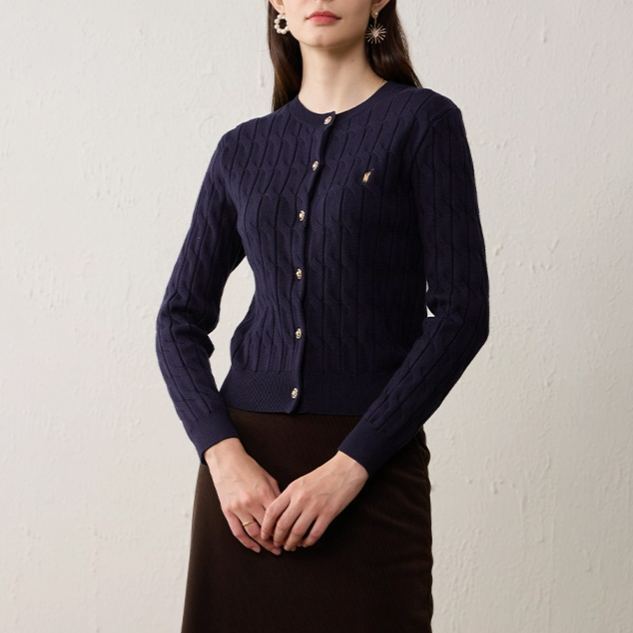 無地クルーネックセーター