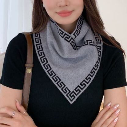 襟を保護する 多用途 ニット 三角スカーフ