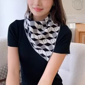 襟を保護する 多用途 ニット 三角スカーフ