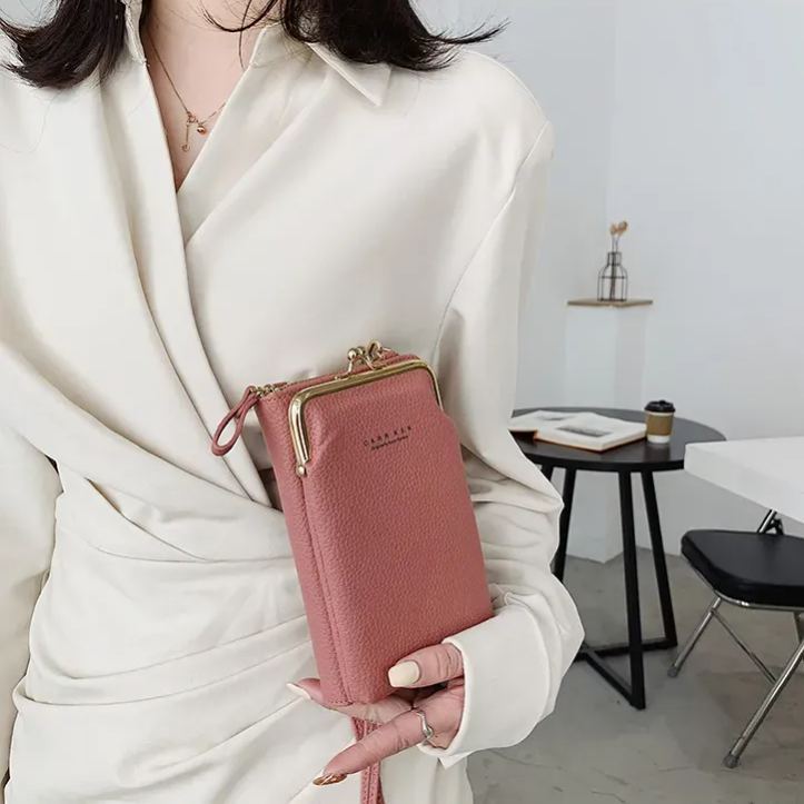 【スマホポーチ】手持ち・肩掛けの2WAY仕様、手に持つだけで、ほら印象的。