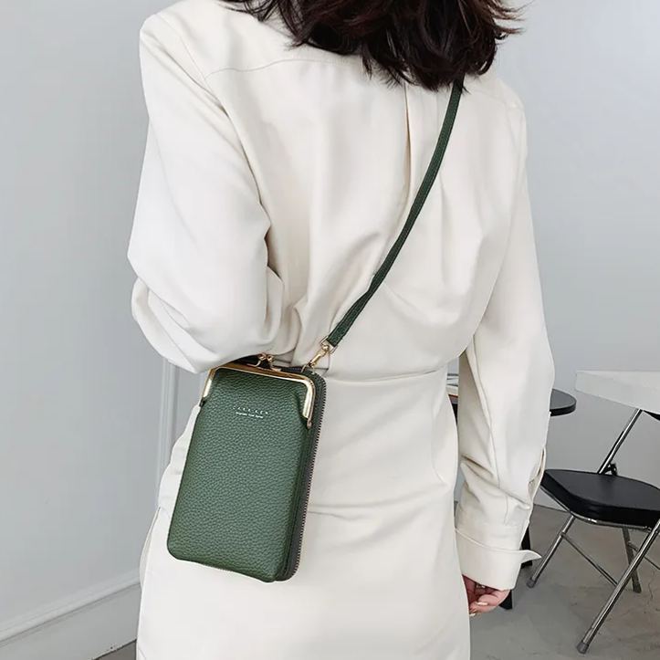 【スマホポーチ】手持ち・肩掛けの2WAY仕様、手に持つだけで、ほら印象的。