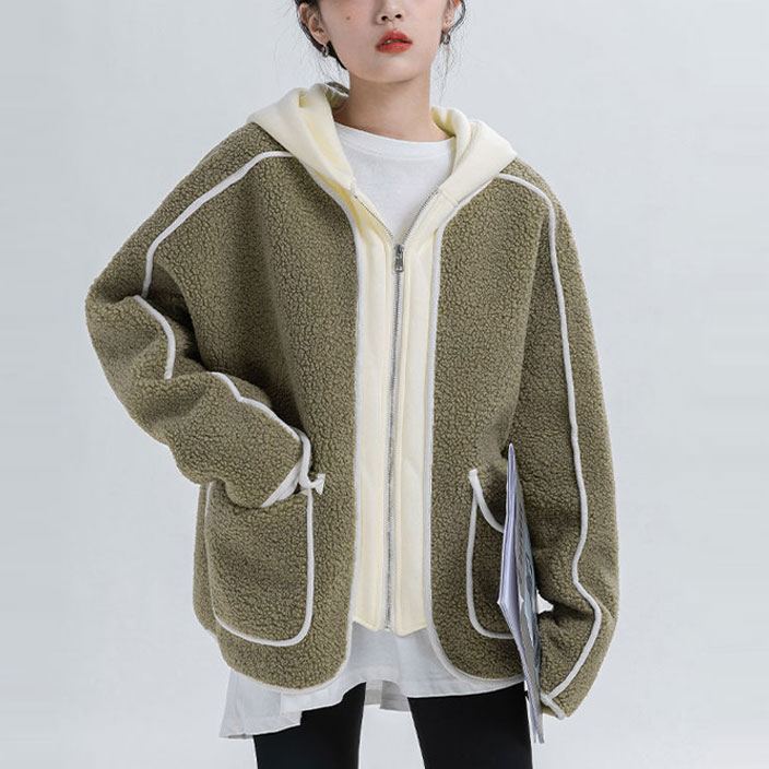 フェイクレイヤードのラムウールジャケット