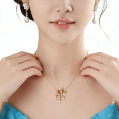 花火モチーフのエレガントネックレス