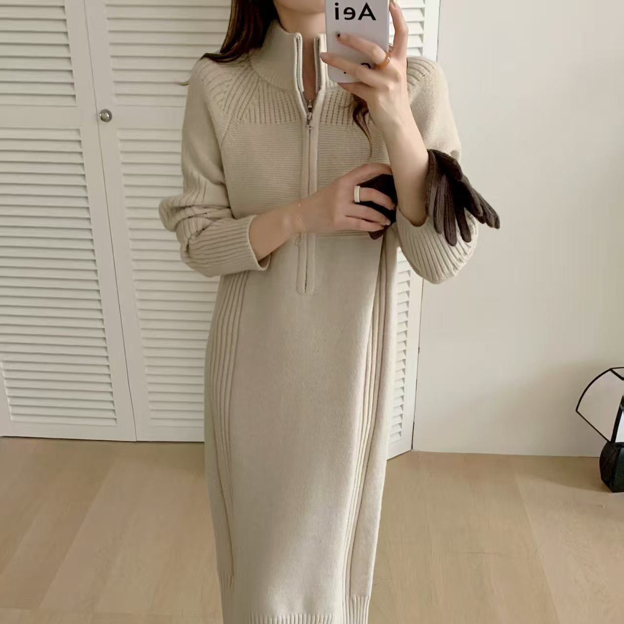 長袖ジッパー付きニットワンピース