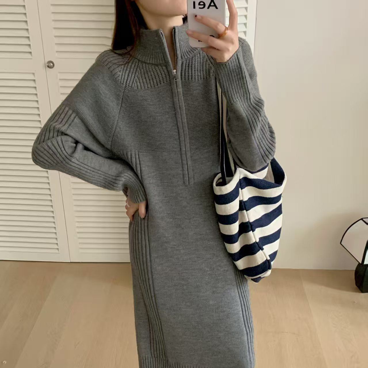 長袖ジッパー付きニットワンピース