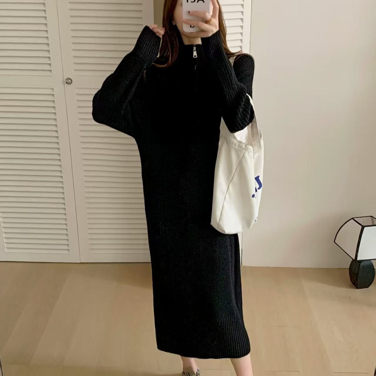 長袖ジッパー付きニットワンピース