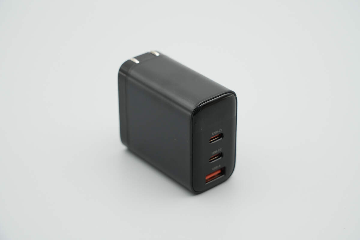 倍仕达65W 2C1A氮化镓数显充电器 K39