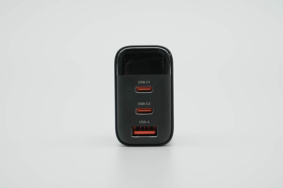 倍仕达65W 2C1A氮化镓数显充电器 K39