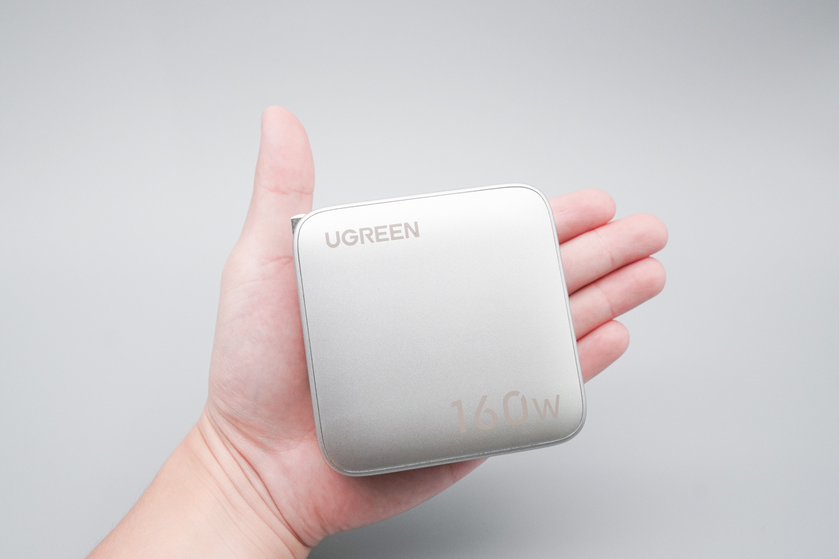 绿联速显充160W氮化镓充电器 X774