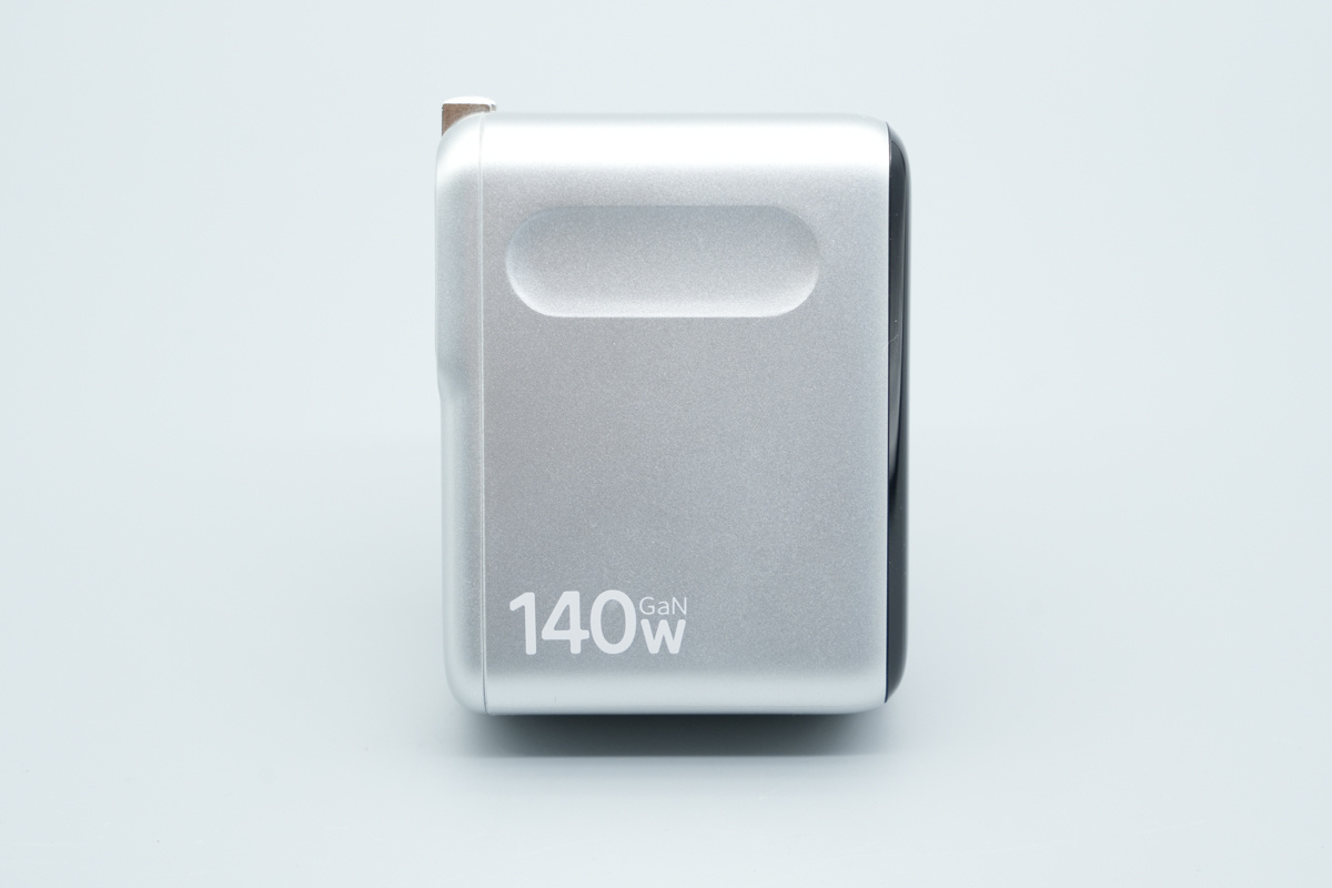 Baseus倍思140W 3C1A智能数显氮化镓充电器 E01207