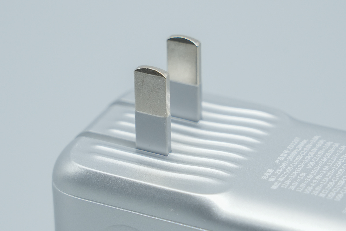 Baseus倍思140W 3C1A智能数显氮化镓充电器 E01207