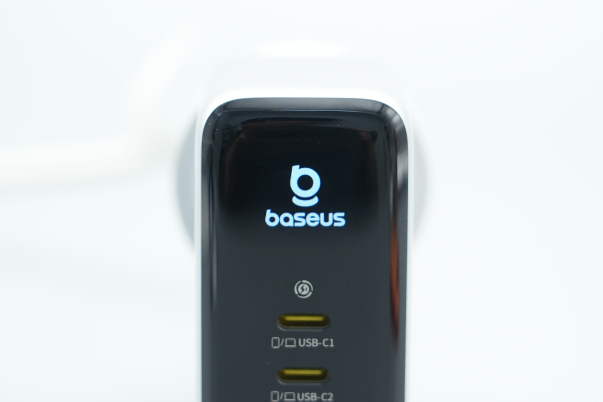 Baseus倍思140W 3C1A智能数显氮化镓充电器 E01207