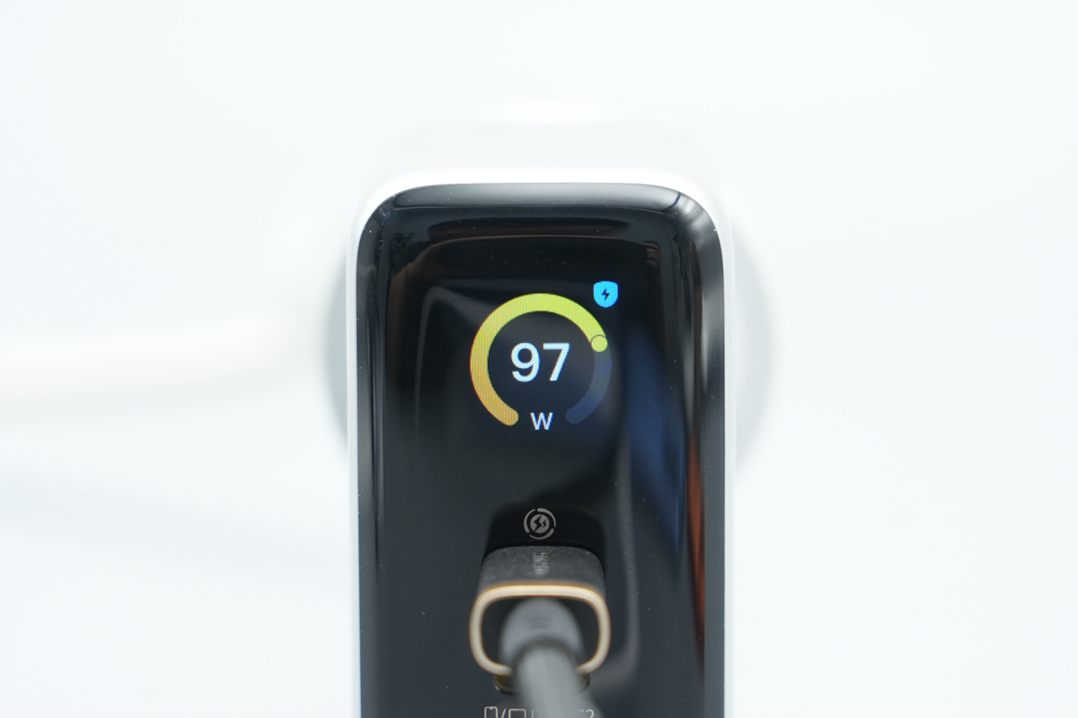 Baseus倍思140W 3C1A智能数显氮化镓充电器 E01207