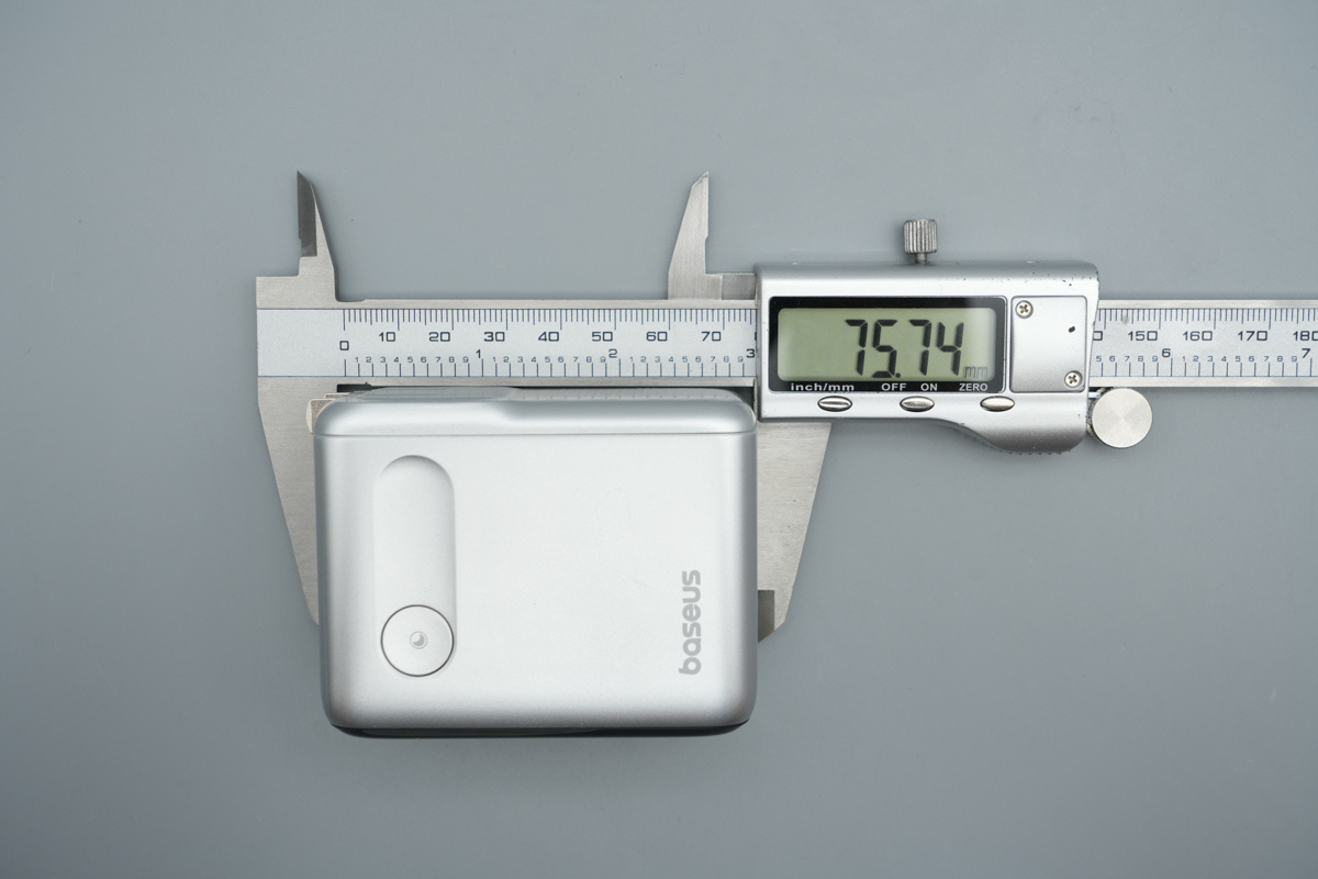 Baseus倍思140W 3C1A智能数显氮化镓充电器 E01207