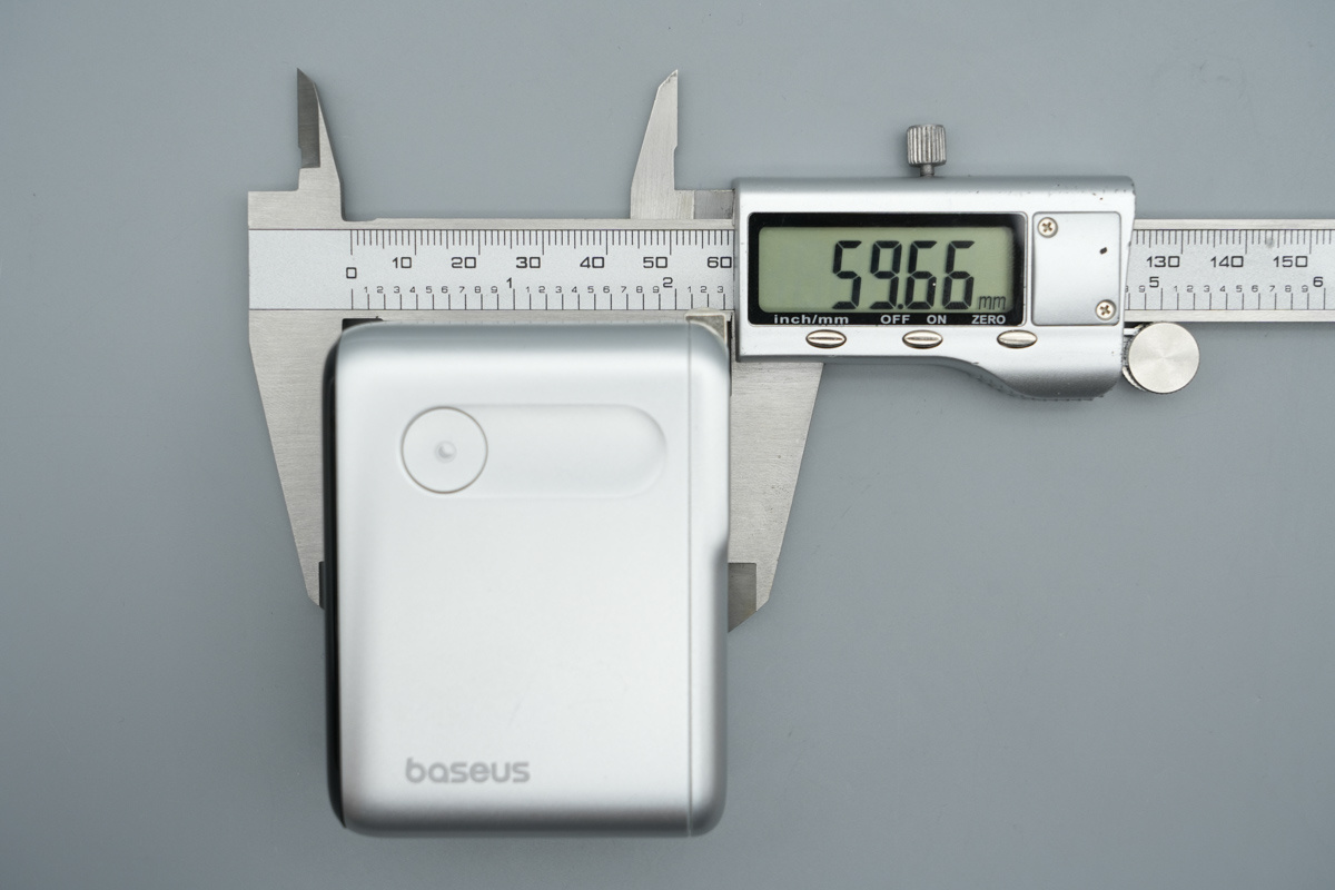 Baseus倍思140W 3C1A智能数显氮化镓充电器 E01207