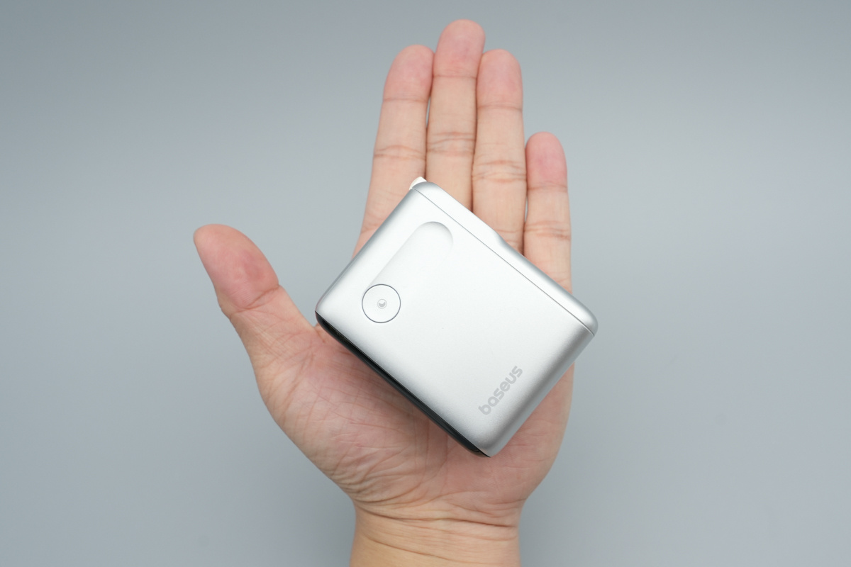 Baseus倍思140W 3C1A智能数显氮化镓充电器 E01207