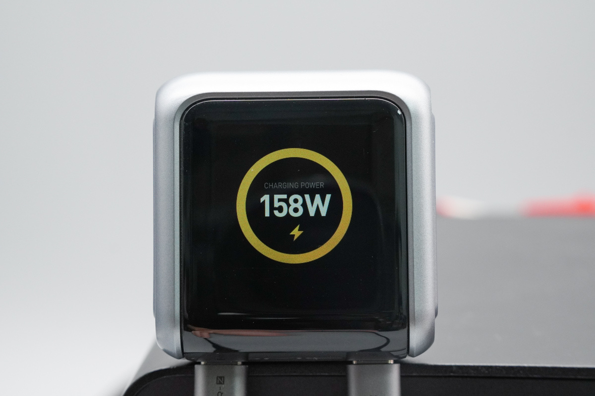 奥海170W Ai动画屏智能车充 AOC-S009