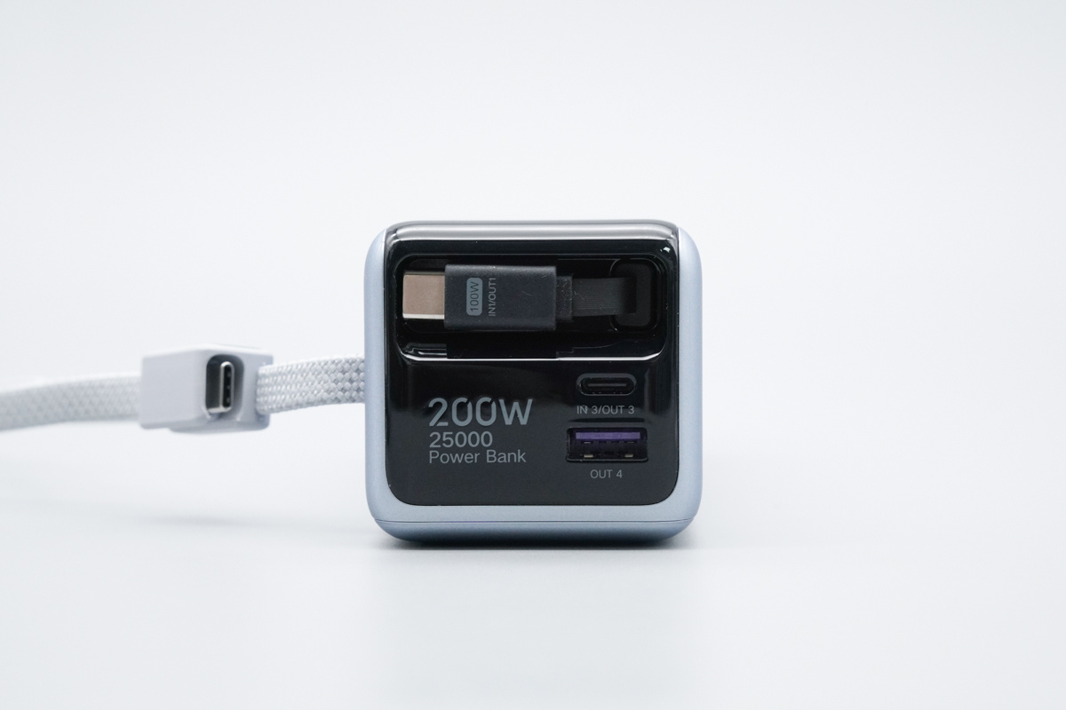 绿联能量湃Pro 200W自带线充电宝 PB728