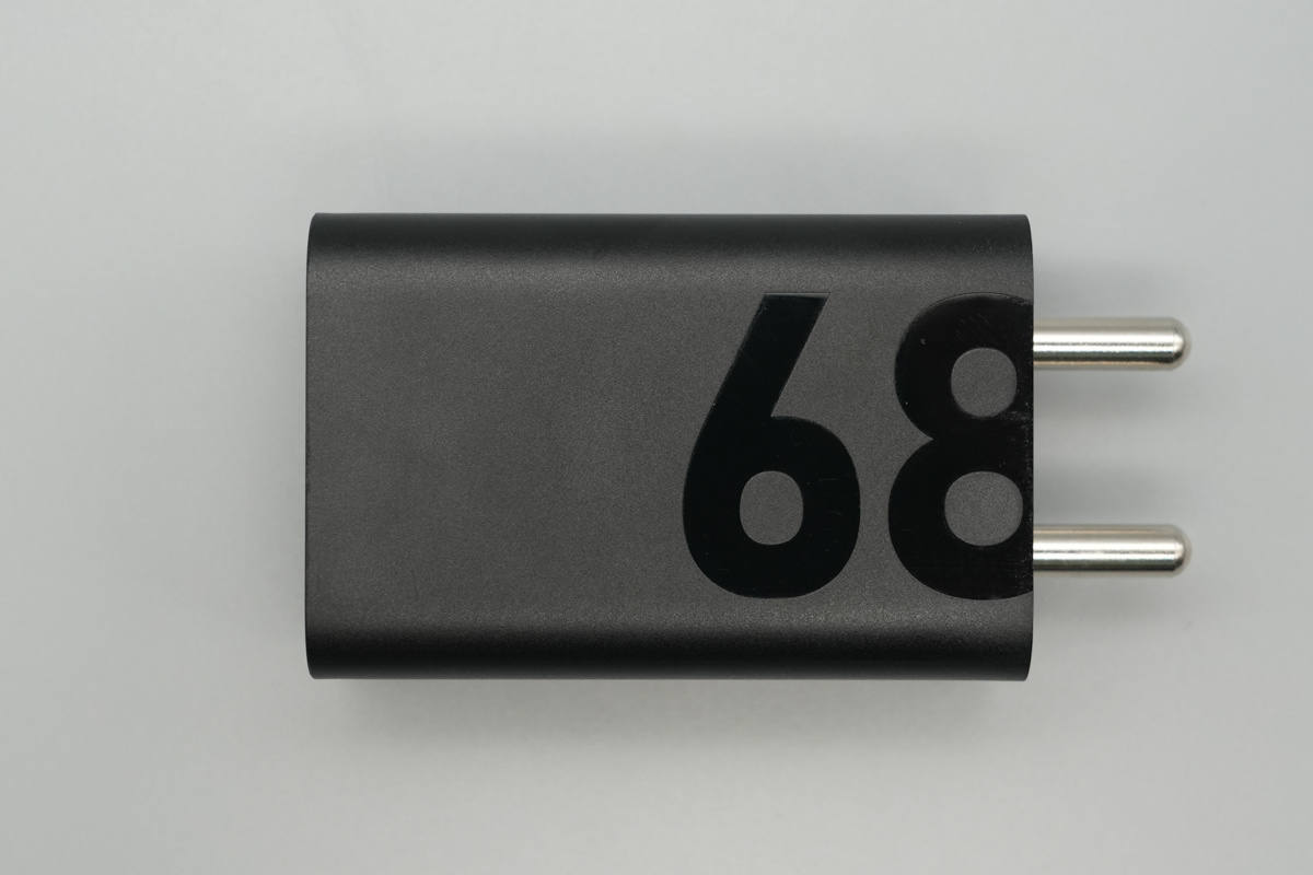 MOTO摩托罗拉68W氮化镓充电器 MC-684