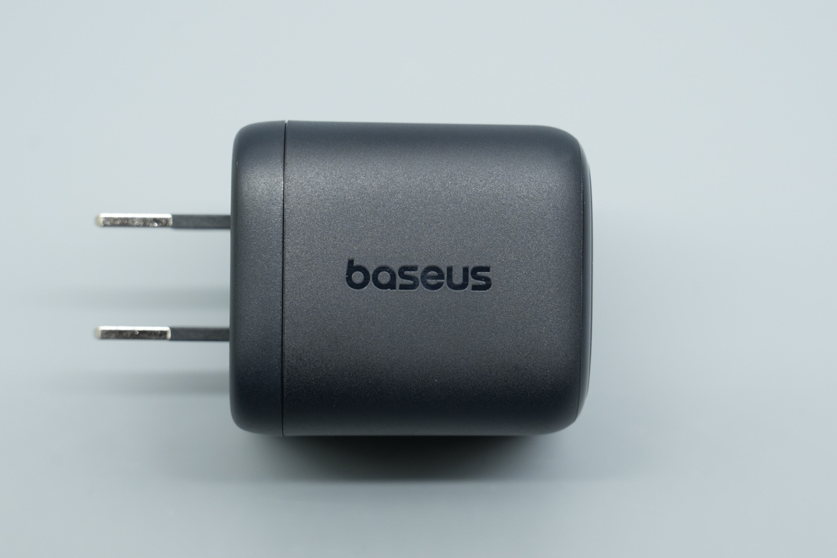 Baseus倍思45W PD3.2氮化镓充电器 E01234