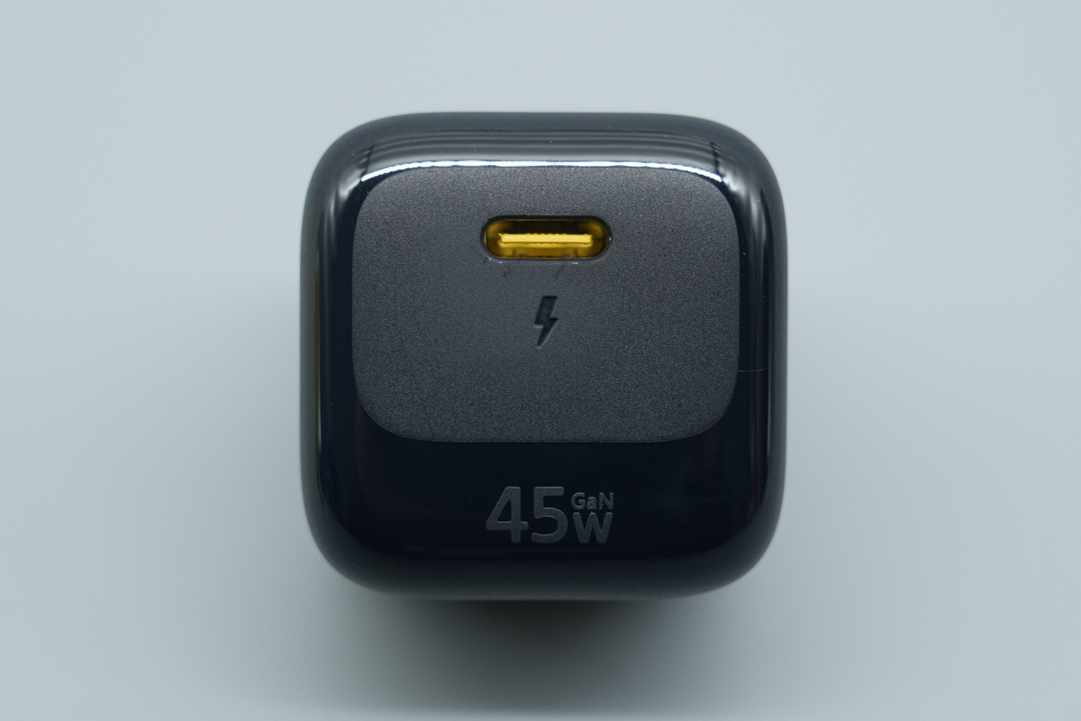 Baseus倍思45W PD3.2氮化镓充电器 E01234