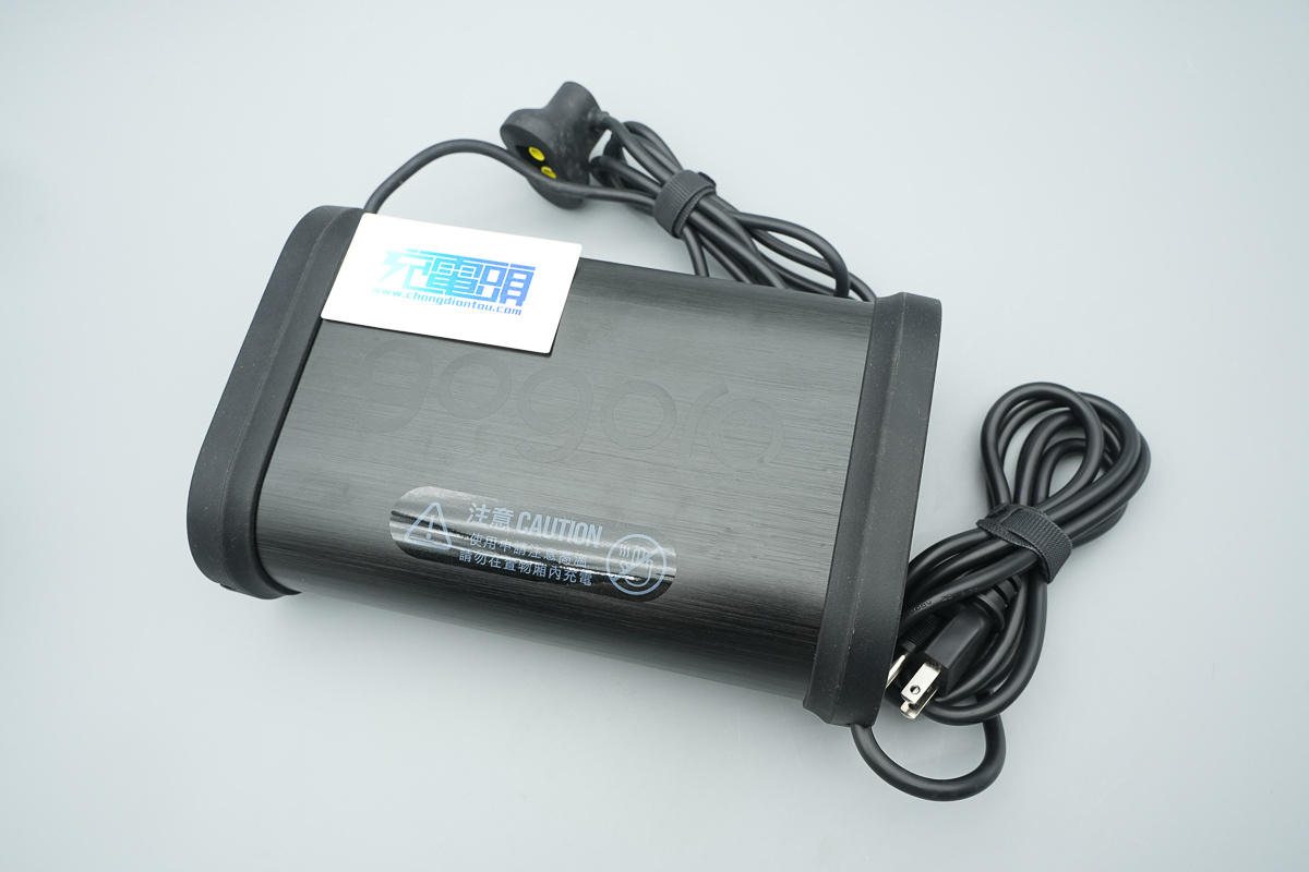 Gogoro智慧电动机车电池充电器 GC21
