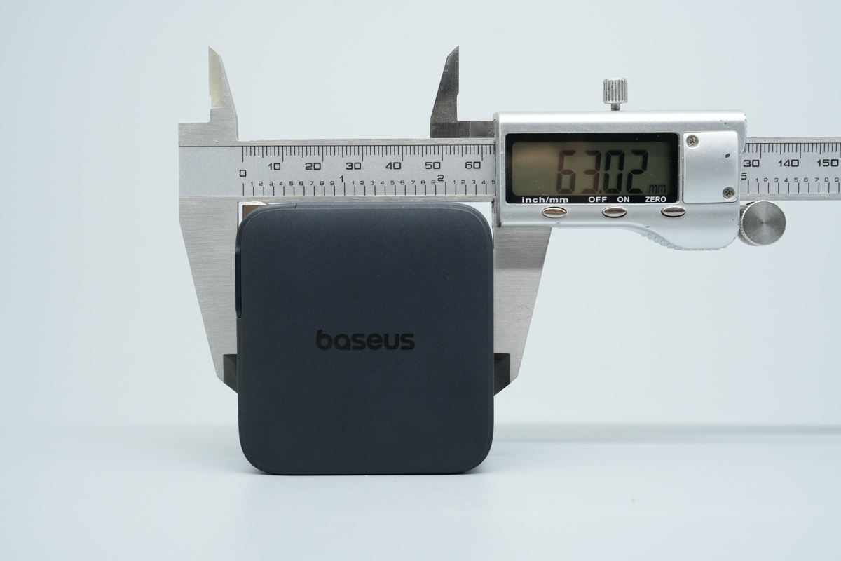 Baseus倍思140W 3C1A四口氮化镓充电器 E0120K