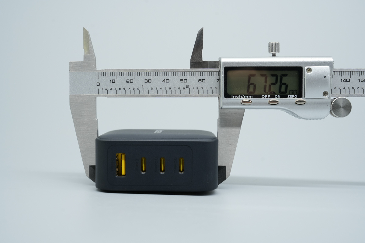 Baseus倍思140W 3C1A四口氮化镓充电器 E0120K