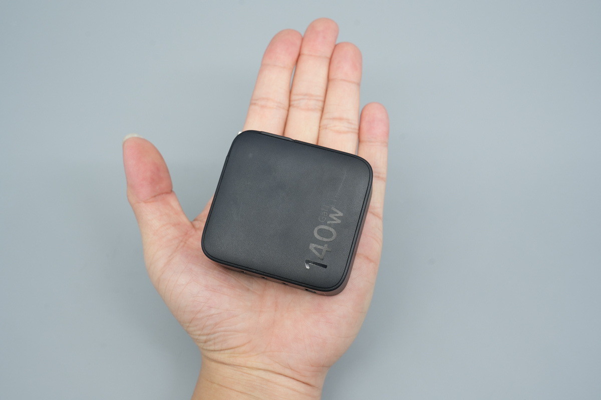 Baseus倍思140W 3C1A四口氮化镓充电器 E0120K