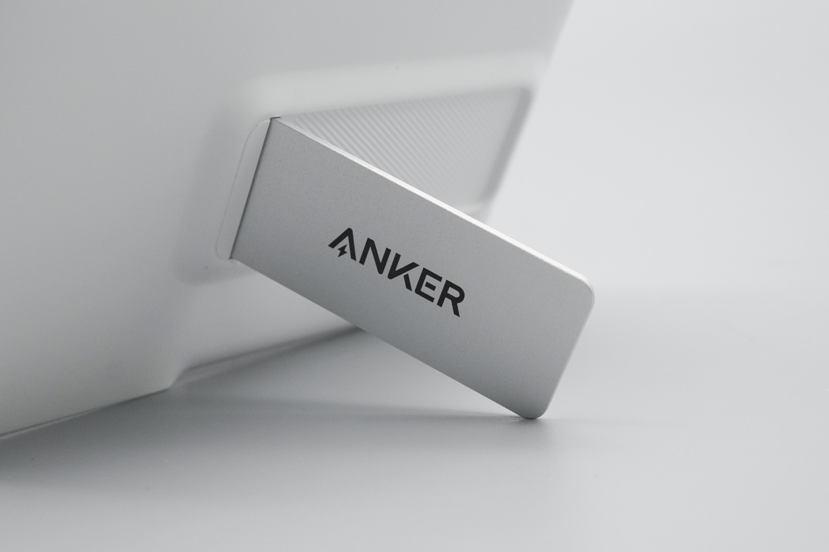 Anker Nano 屏显智能盾磁吸充电宝 A110Z