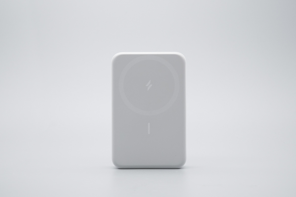 Anker Nano 屏显智能盾磁吸充电宝 A110Z