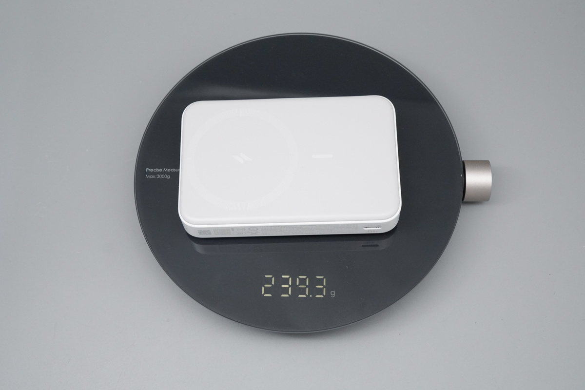 Anker Nano 屏显智能盾磁吸充电宝 A110Z