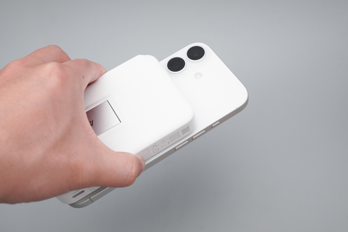 Anker Nano 屏显智能盾磁吸充电宝 A110Z