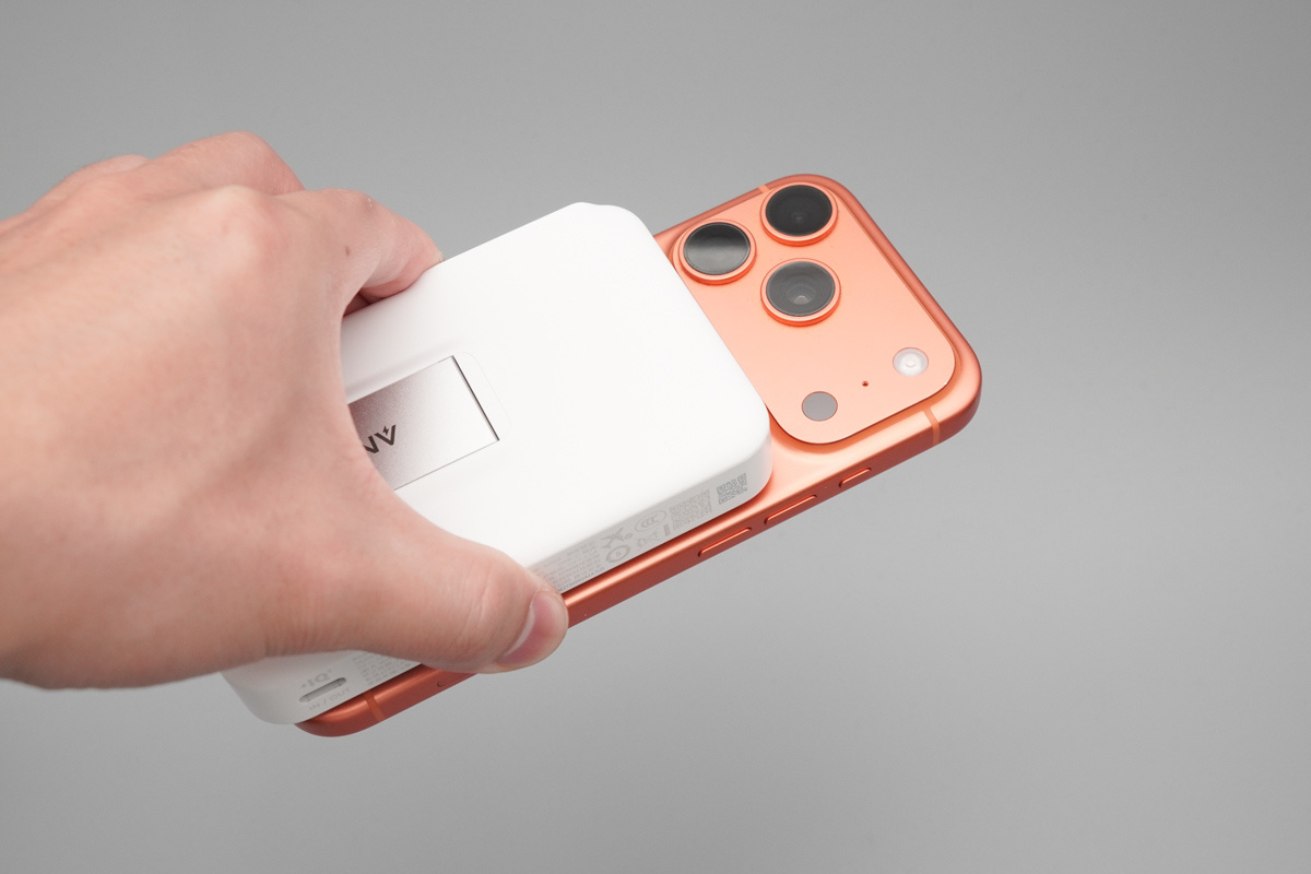 Anker Nano 屏显智能盾磁吸充电宝 A110Z