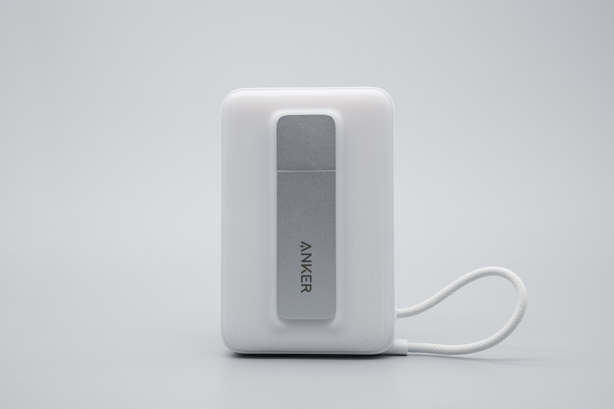 Anker Zolo 智能盾自带线充电宝 A1116