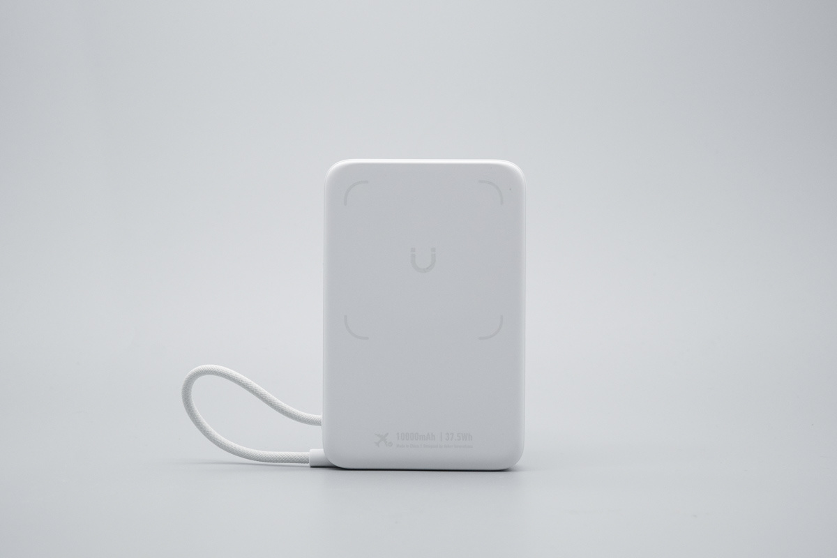 Anker Zolo 智能盾自带线充电宝 A1116
