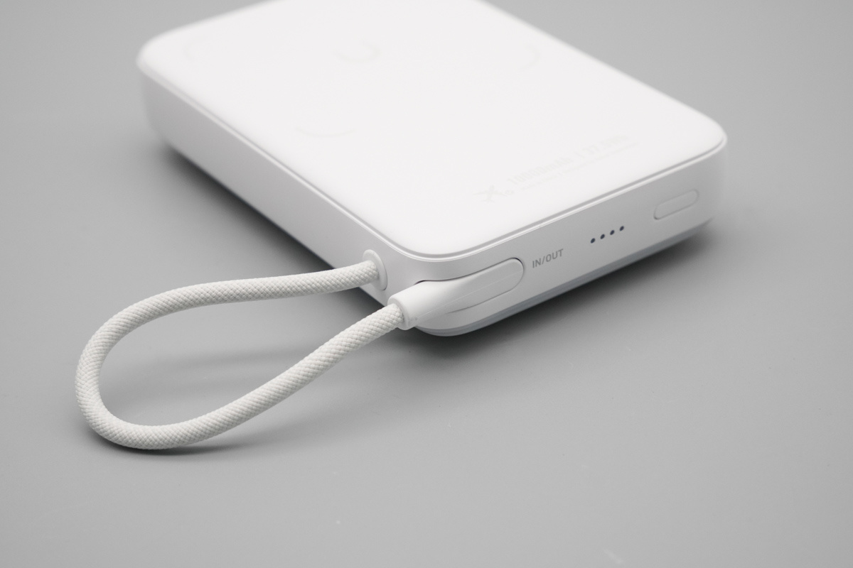 Anker Zolo 智能盾自带线充电宝 A1116