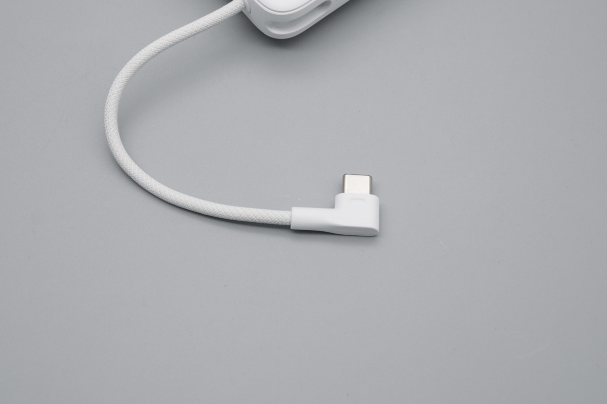 Anker Zolo 智能盾自带线充电宝 A1116