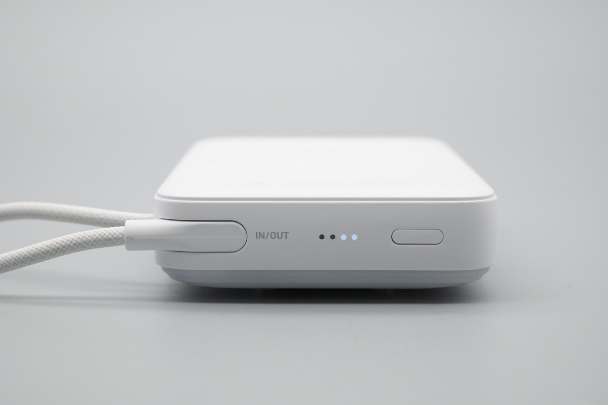 Anker Zolo 智能盾自带线充电宝 A1116