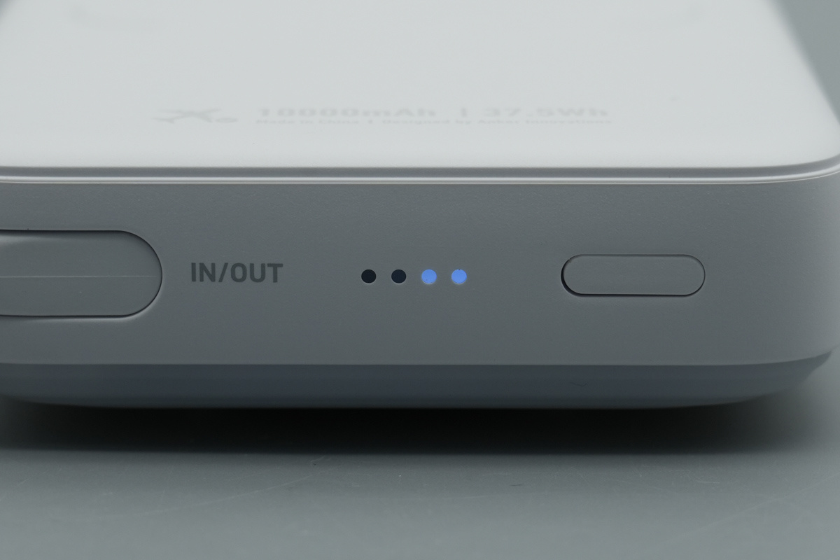 Anker Zolo 智能盾自带线充电宝 A1116