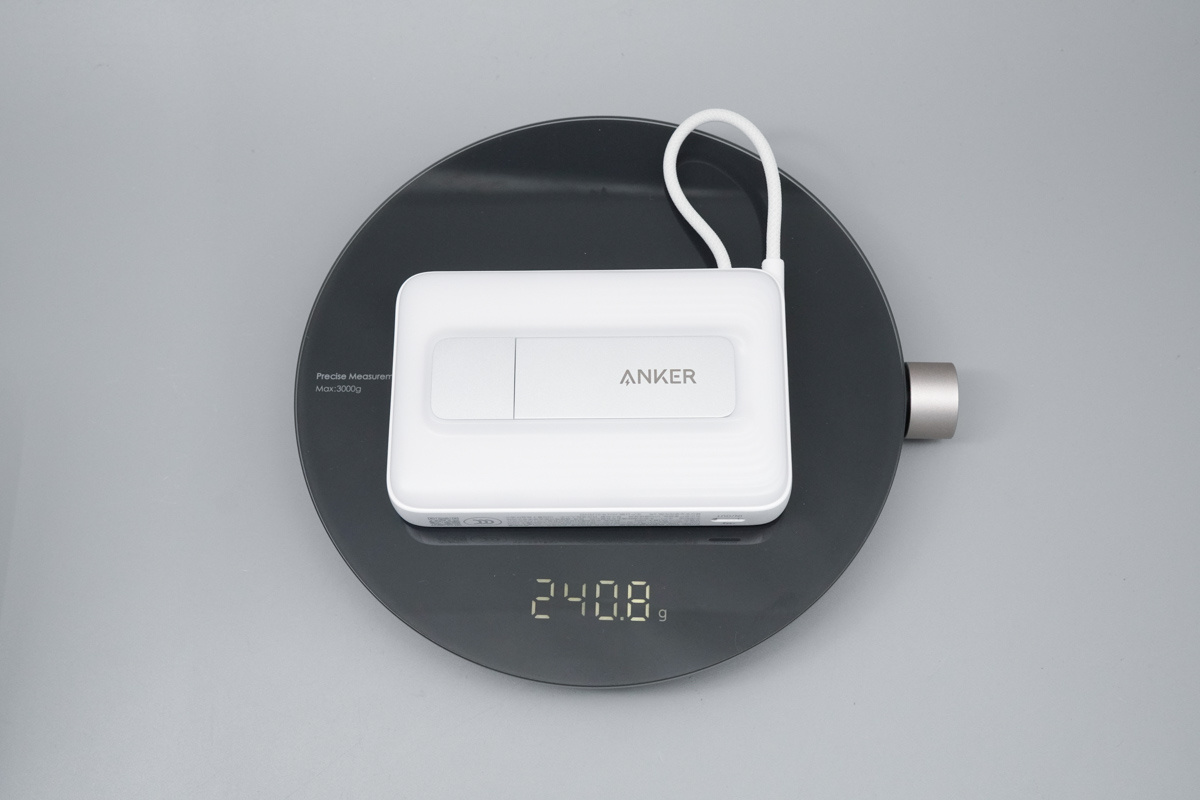 Anker Zolo 智能盾自带线充电宝 A1116
