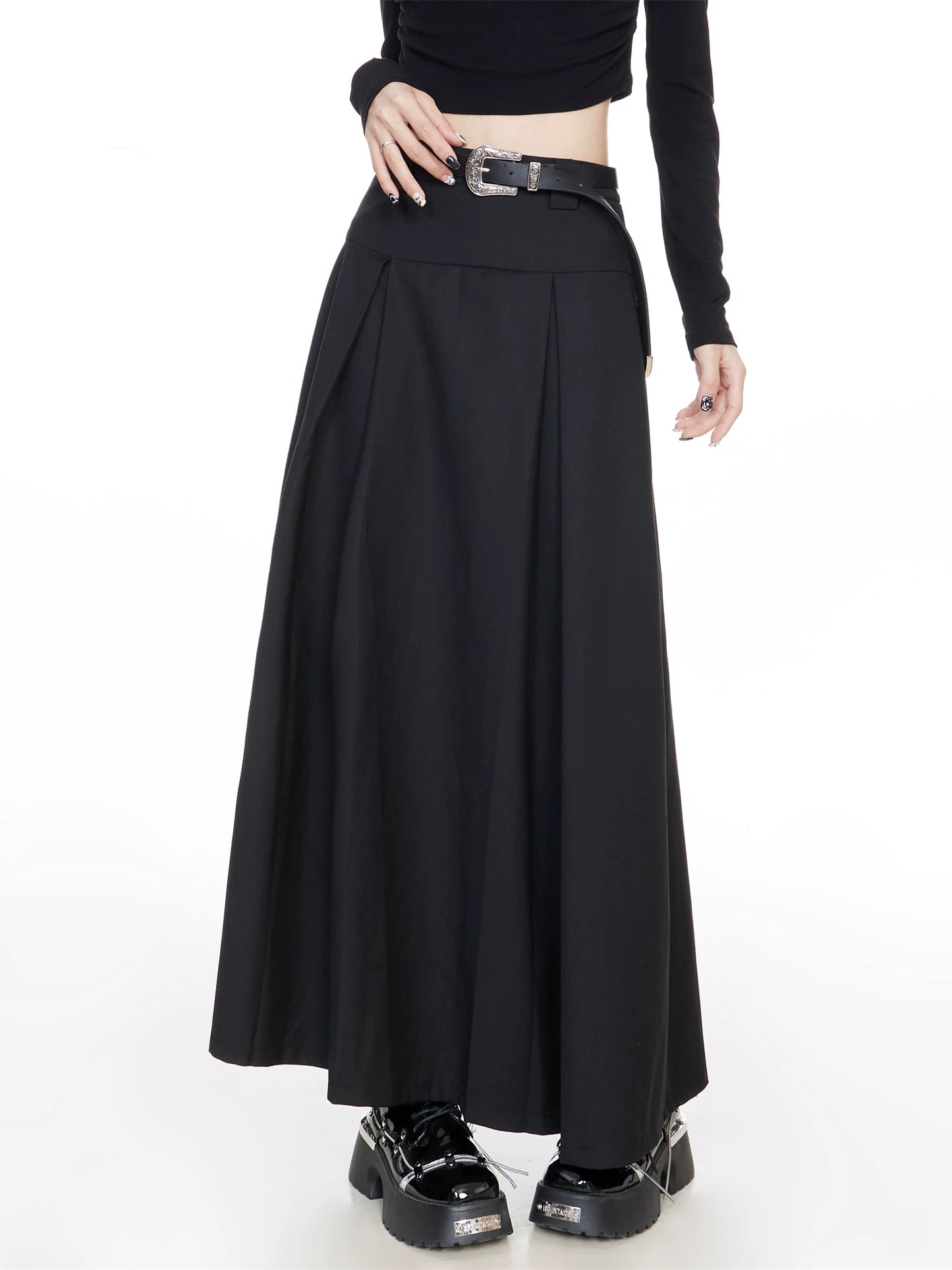 Edge Line Pleated Skirt（エッジラインプリーツスカート）