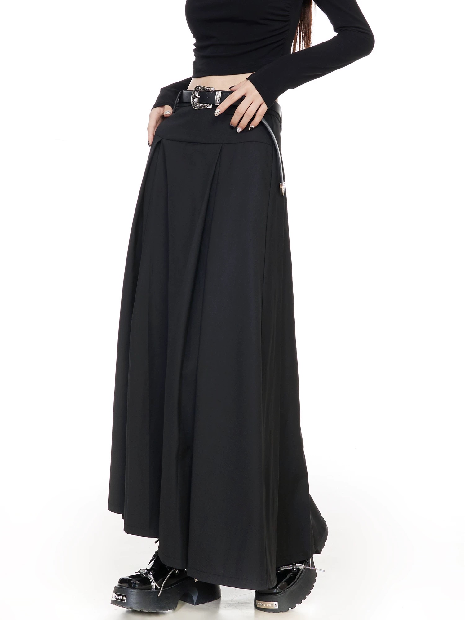 Edge Line Pleated Skirt（エッジラインプリーツスカート）