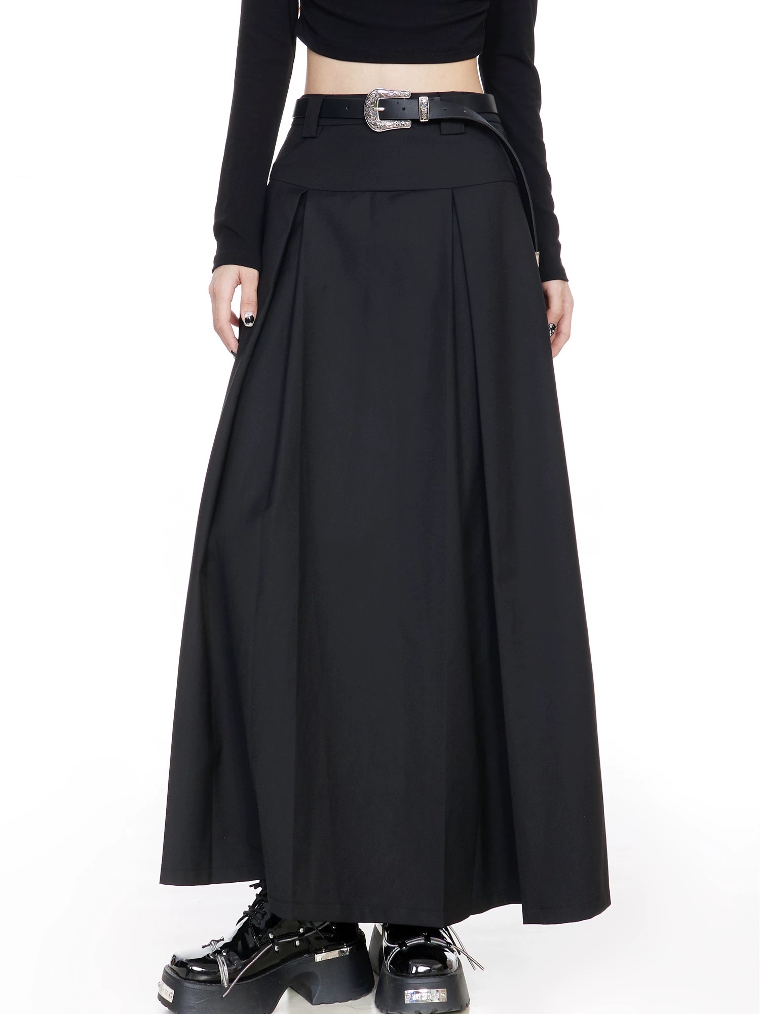 Edge Line Pleated Skirt（エッジラインプリーツスカート）