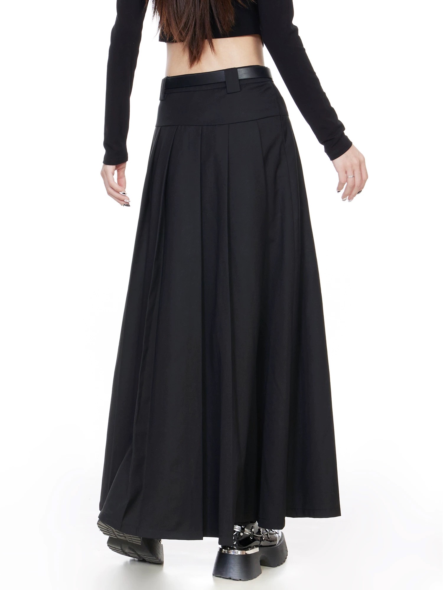 Edge Line Pleated Skirt（エッジラインプリーツスカート）