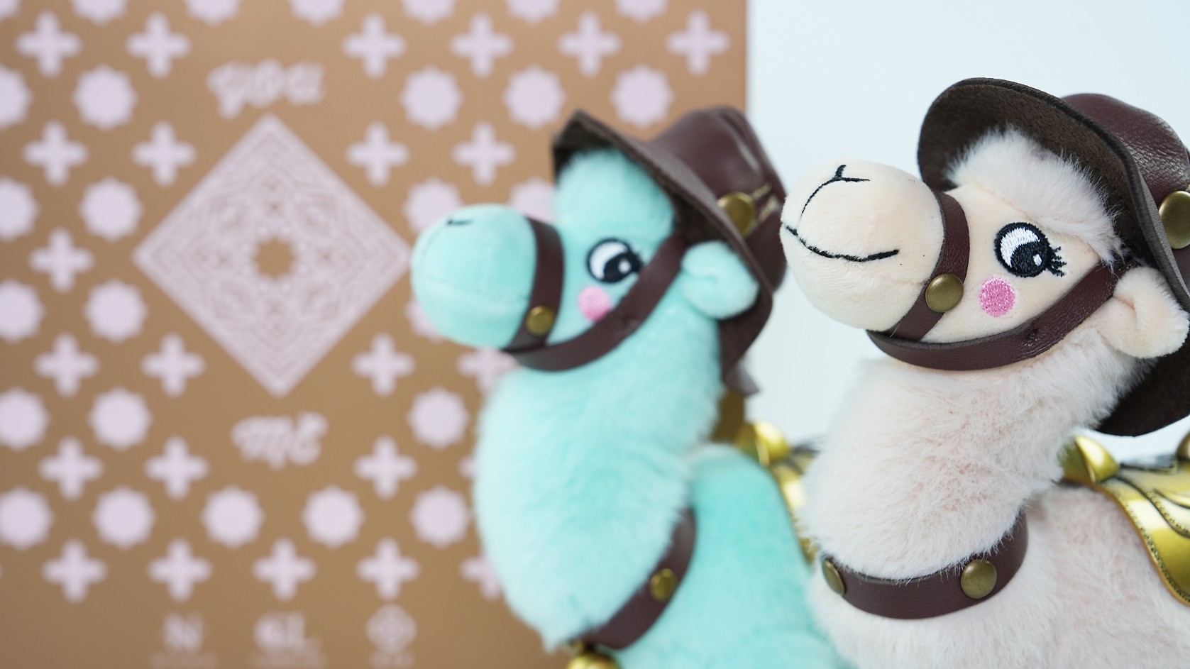 MZH Camel Figurine Gift Box-Desert Sea Faith Journey