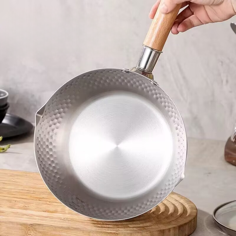 Stainless Steel Snow Flat Pot, Lid-equipped Wooden Handle Milk Pot, Household Pot for Boiling Noodles, Congee and Soup