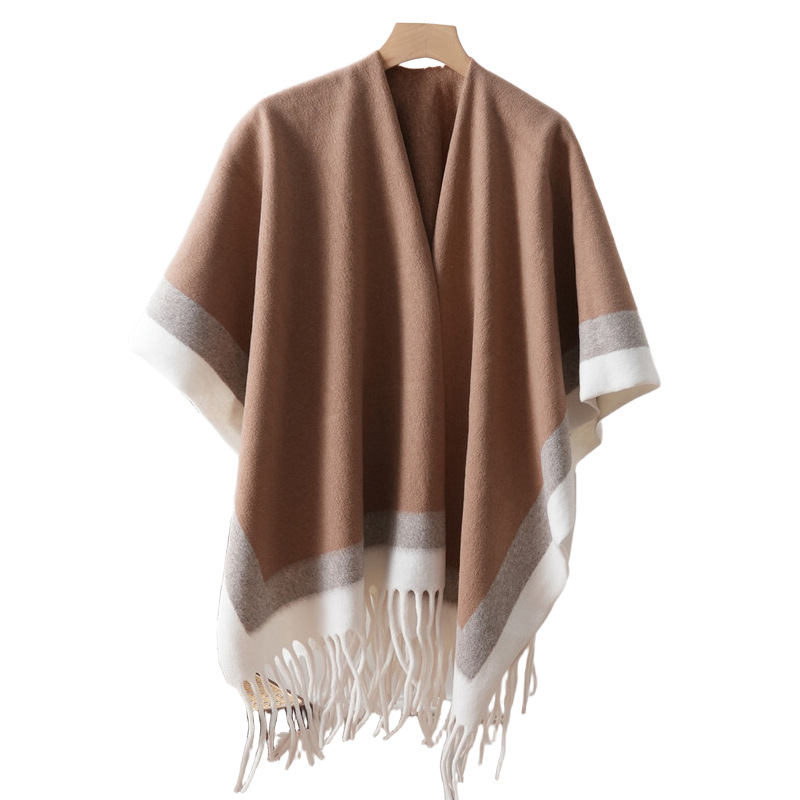 ผ้ารัดคอสไตล์โคปูโลแบบสีผสมพร้อมขนหาง ไว้ใช้เป็นเครื่องครอบตัวช่วยอบอุ่นฤดูหนาวฤดูใบไม้ร่วง ไหม้ข้างนอก และมีสไตล์แฟชั่นเหมาะกับทุกสไตล์